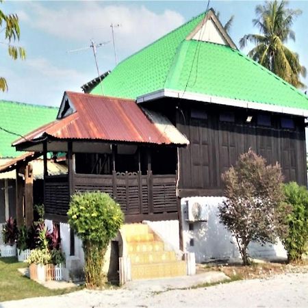 Oyo Home 90495 Homestay Kampung Kota Aur 双溪大年 外观 照片